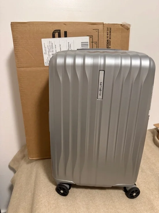 Samsonite UpLIFT Carry-On - Picture 2 of 2
